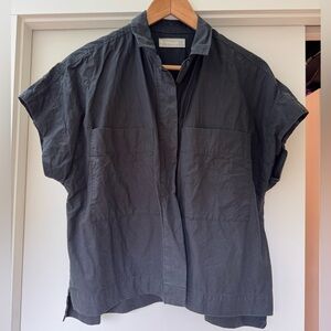 Everlane Oxford Short Sleeve Shirt. Size Medium. Black.